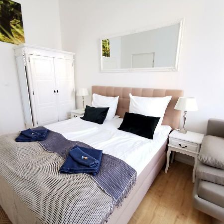 Gastein By Rockchair Apartments L Superhost Status L 2 Bedrooms Boxspringbeds 1,5 Bathrooms - Cozy Family & Business Flair Welcomes You! Berlin Bagian luar foto