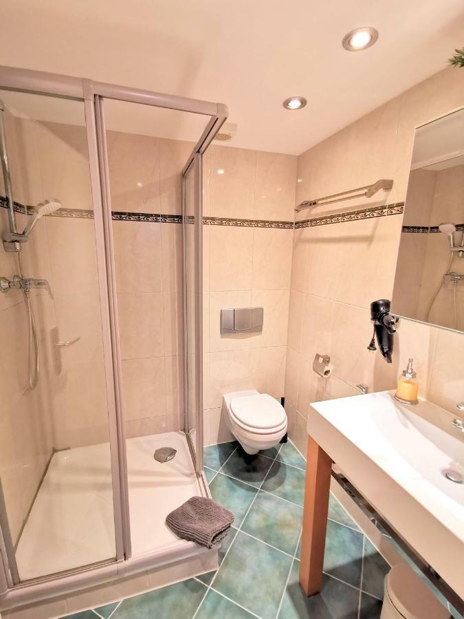 Gastein By Rockchair Apartments L Superhost Status L 2 Bedrooms Boxspringbeds 1,5 Bathrooms - Cozy Family & Business Flair Welcomes You! Berlin Bagian luar foto