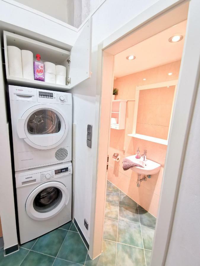 Gastein By Rockchair Apartments L Superhost Status L 2 Bedrooms Boxspringbeds 1,5 Bathrooms - Cozy Family & Business Flair Welcomes You! Berlin Bagian luar foto