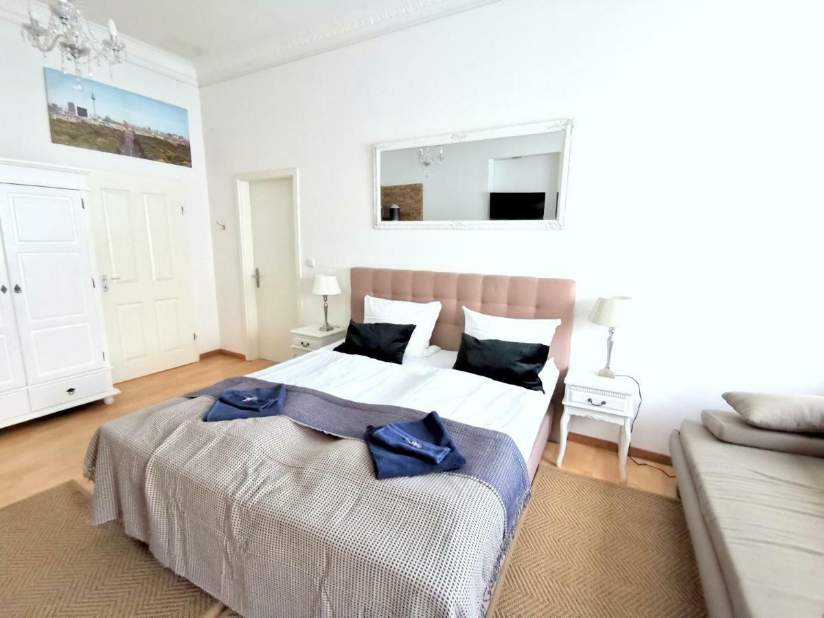 Gastein By Rockchair Apartments L Superhost Status L 2 Bedrooms Boxspringbeds 1,5 Bathrooms - Cozy Family & Business Flair Welcomes You! Berlin Bagian luar foto
